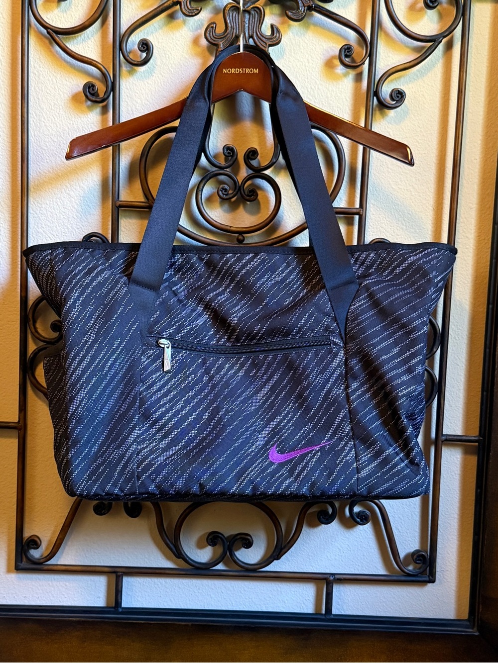 LIKE NEW Nike Legend Track Duffel Bag Tote